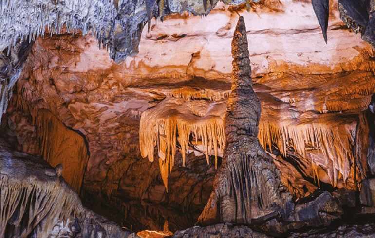 Escursioni Grotte di Castelcivita - Agenzia di Viaggi Taddeo Travel